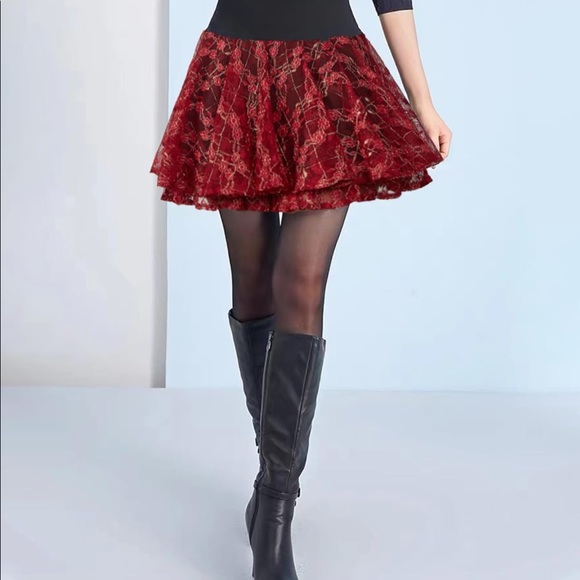 Red mini skirt - Picture 4 of 5